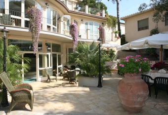 Hotel Atlantico has Balcony rooms