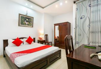 Tuan Long Hotel allows 18 year olds to book a room