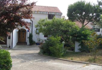 Apartments Poto  ki allows 18 year olds to book a room