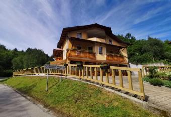 Farm Stay Peternelj has Balcony rooms