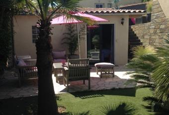 Les Jardins De Galicia allows 18 year olds to book a room