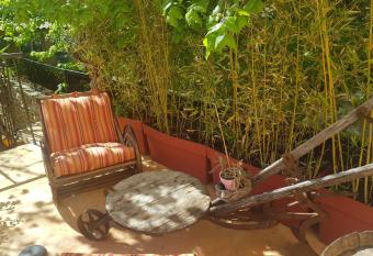 Le Relais Des Dentelles allows 18 year olds to book a room