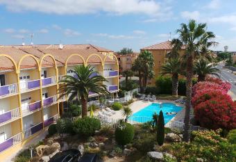 Hotel Albizzia allows 18 year olds to book a room