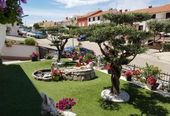 Apartment Vlado has Balcony rooms