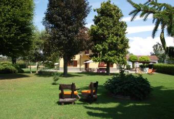 Cascina la Barona has Balcony rooms