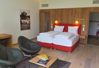 Hotel Diamond Country Club allows 18 year olds to book a room