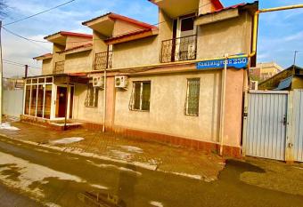 Esentai Hostel has Balcony rooms