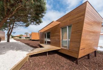 Golden Halcyon - Ericeira Villas allows 18 year olds to book a room