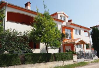 Bluegum Apartments has Balcony rooms
