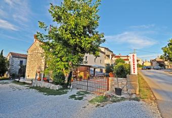 Apartment Dva Oriha has Balcony rooms