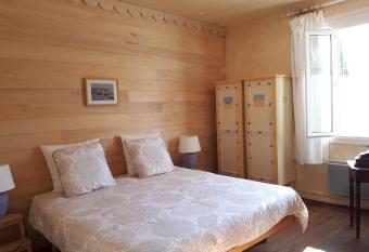 S  n Chambres d h  tes allows 18 year olds to book a room