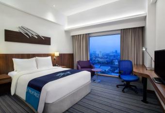 Holiday Inn Express Jakarta Pluit Citygate, an IHG Hotel allows 18 year olds to book a room