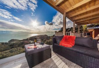 Romantic Piha has Balcony rooms