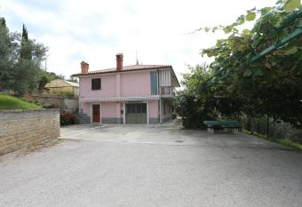 Mejak & Bordon has Balcony rooms