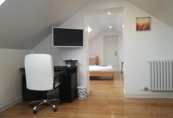 Ardenlea House Hotel B&b allows 18 year olds to book a room