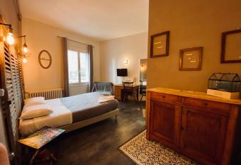 Hotel Le Midi Clermont-Cournon allows 18 year olds to book a room