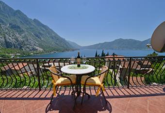 J & P Apartments Orahovac has Balcony rooms