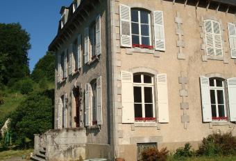 La Belle Maison allows 18 year olds to book a room