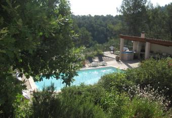 Les Hauts des Materonnes allows 18 year olds to book a room