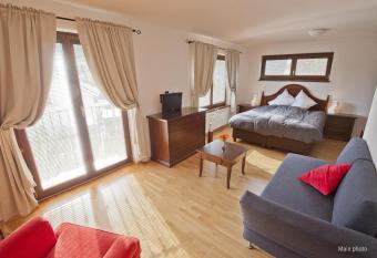 Villa Vinica has Balcony rooms