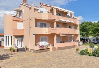 Apartments Medani   - Private Pool has Balcony rooms