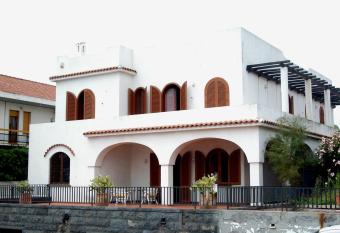 Villa Le Ancore has Smoking/Balcony rooms