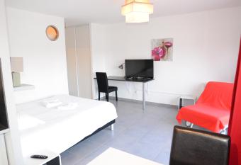 Apt art Pompidou Metz allows 18 year olds to book a room