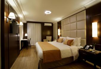 Royal Atl  ntica Maca   Hotel has rooms with a private hot tub