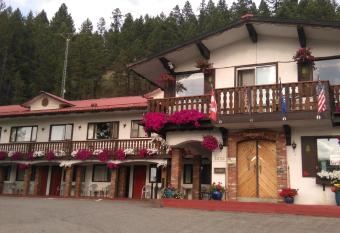Gables Motel has Balcony rooms