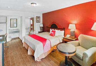 OYO Hotel Blytheville Ar I-55 has Balcony rooms