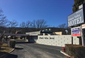 Lithgow Valley Motel allows 18 year olds to book a room