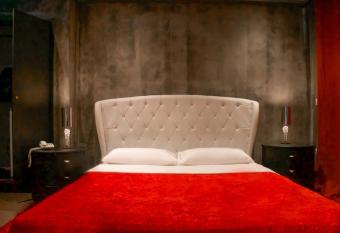 Alter Athens has Balcony rooms