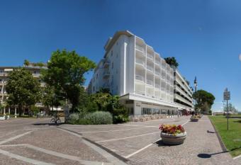 Albergo alla Spiaggia has Balcony rooms