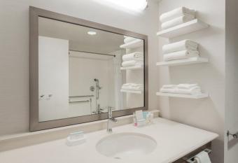 Hampton Inn & Suites West Des Moines/SW-Mall Area allows 18 year olds to book a room