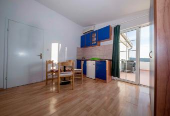 Guesthouse   ime has Balcony rooms