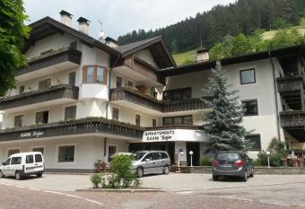 Garni Trojer has Balcony rooms