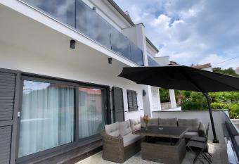 Apartments Tasha has Balcony rooms