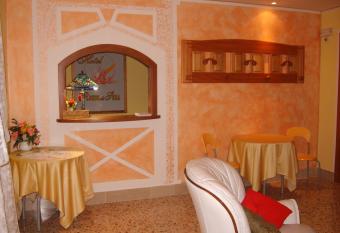 Hotel Rosso Di Sera has Balcony rooms