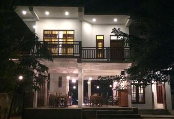 Beach House Habaraduwa has Balcony rooms