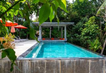 Padel Phangan Suite allows 18 year olds to book a room