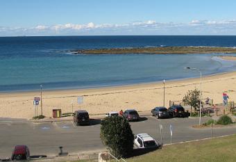 Toowoon Beach View 3br Villa 4 just steps to beach with views has Balcony rooms