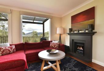 Villa 2br Moscato Villa located within Cypress Lakes Resort has rooms with a private hot tub