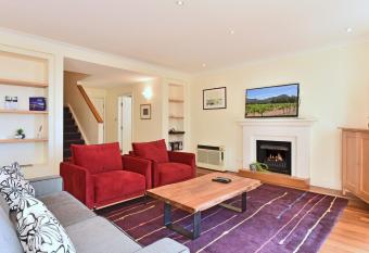 Villa 3br Chambourcin located within Cypress Lakes Resort has rooms with a private hot tub