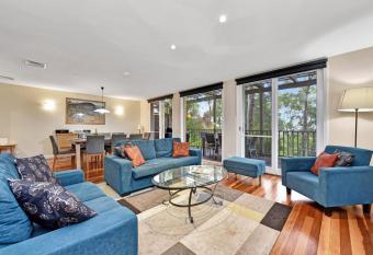 Villa 3br De Saran Villa located within Cypress Lakes Resort has rooms with a private hot tub