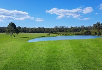 Kangaroo Cottage - cute Accom in bushland setting has Balcony rooms