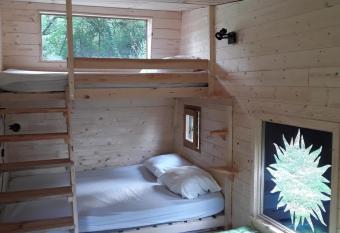 Domaine de Cavailla has Balcony rooms