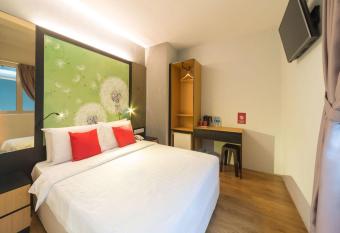 Hi Hotel Dot allows 18 year olds to book a room