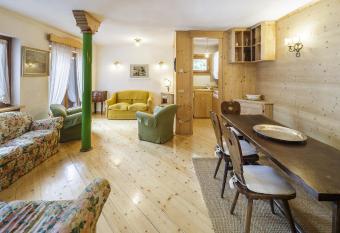 Villa Corso Italia - Stayincortina has Balcony rooms