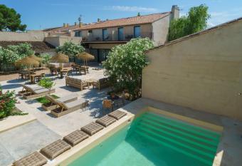 Alqueria de Vilches allows 18 year olds to book a room