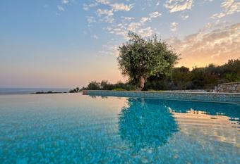 Sivota Seascape Luxury Villas & Residences allows 18 year olds to book a room